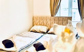Budget Private Rooms In 8-Bedroom Apartment With Terrace